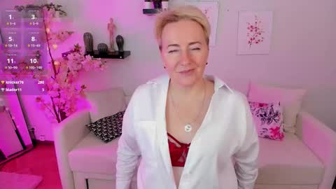 Snapshot of nika_smit chatting on October 19, 9:55 am Nika online show from October 19, 9:55 am