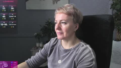 Snapshot of nika_smit chatting on December 14, 5:18 am Nika online show from December 14, 5:18 am