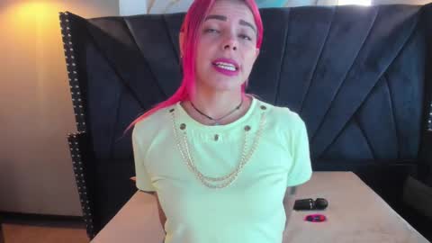 Snapshot of niki_santana chatting on September 30, 3:56 am niki online show from September 30, 3:56 am