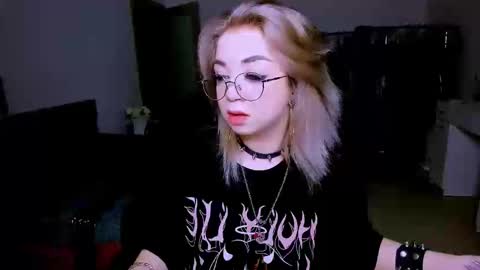 nikigoddesss online show from April 13, 6:14 am