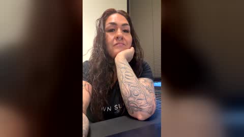 nikkicakeztheboss online show from March 19, 4:22 pm