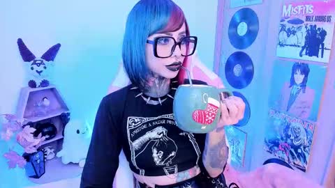 Nikki Ramone   online show from November 20, 10:22 pm