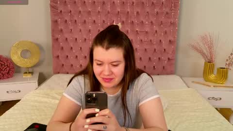 NikkiVelvets online show from May 18, 4:07 am