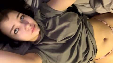 Snapshot of nikoli_naw chatting on February 8, 12:28 am nikoli_naw online show from February 8, 12:28 am