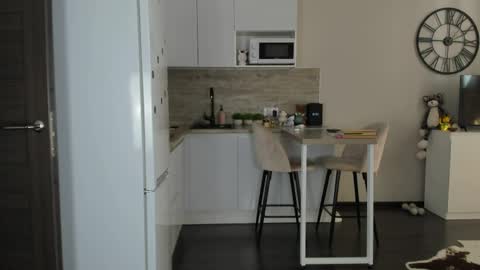 Bella online show from April 11, 7:45 am