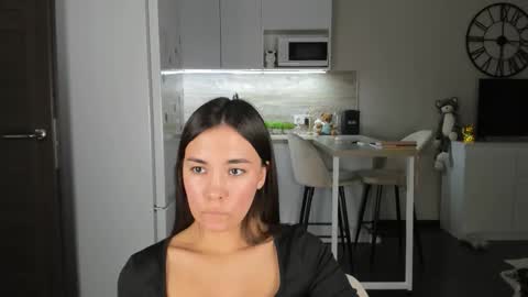 Bella online show from March 3, 5:30 pm