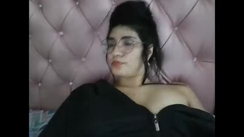 ninaa_velvett online show from April 9, 4:48 am