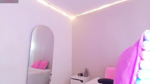 Nina online show from December 4, 11:34 am