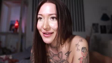 ninasuzuki online show from February 12, 11:45 am