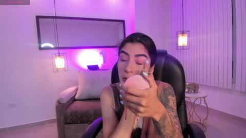 ninna_asppen online show from April 5, 6:23 am