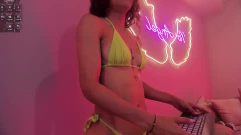 Snapshot of ninna_monroe_ chatting on September 21, 11:31 am Ninna online show from September 21, 11:31 am