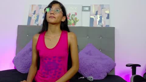 Nira Lux online show from June 25, 2:00 am