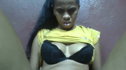 Snapshot of nirinahfy chatting on February 22, 9:01 am nirinahfy online show from February 22, 9:01 am