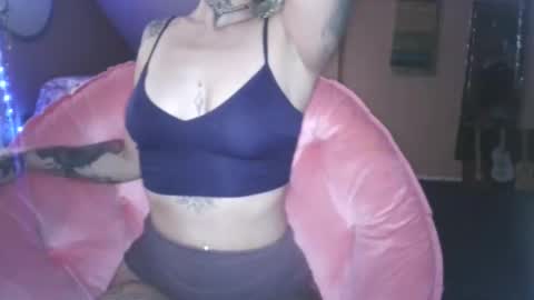 Snapshot of no_facequeen chatting on October 20, 2:53 pm Leah online show from October 20, 2:53 pm