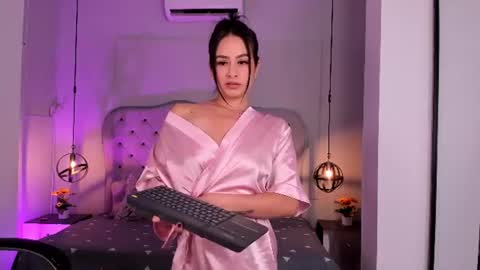noa_upegui online show from July 13, 1:56 pm