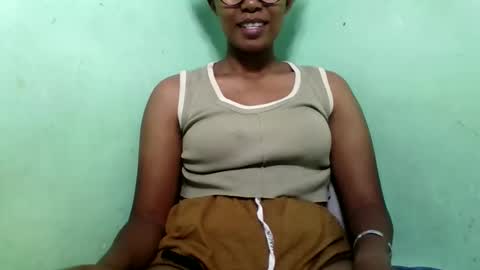 noella711128 online show from November 26, 3:46 pm