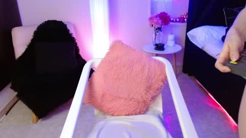 Bella online show from March 31, 2:39 pm