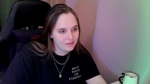 noir_ember_ online show from November 23, 2:08 pm