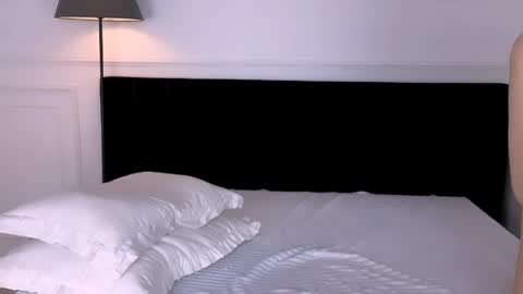 noraaddams online show from April 9, 6:19 am