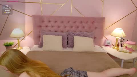 Nora online show from April 13, 7:09 am