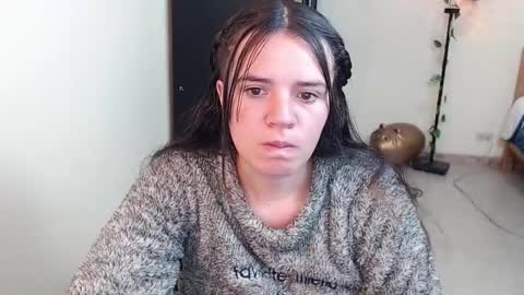 Snapshot of noreen_ chatting on December 19, 3:08 pm noreen_ online show from December 19, 3:08 pm