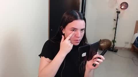 Snapshot of noreen_ chatting on December 20, 4:04 pm noreen_ online show from December 20, 4:04 pm