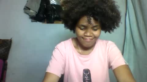 nosminah01 online show from September 16, 9:45 pm