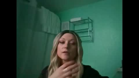 notouchmami online show from April 22, 10:45 am