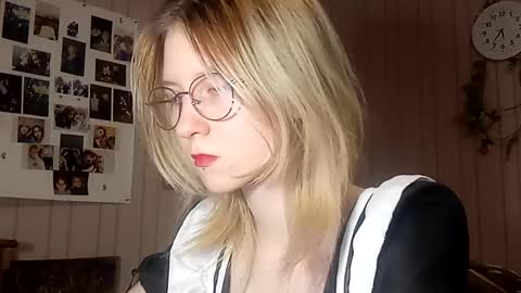 Sari  It is my first day  online show from February 14, 2:30 pm