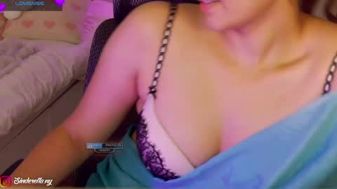 Nylaah online show from May 3, 11:57 am