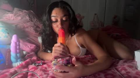 nylasinns online show from June 6, 2:18 am