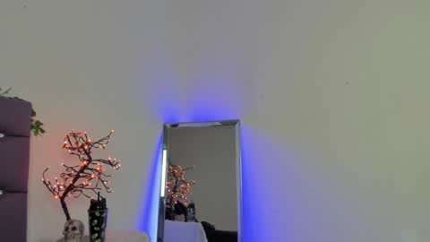   online show from December 5, 9:50 am