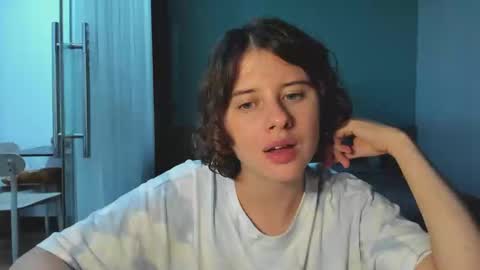 Evie online show from December 10, 1:55 pm