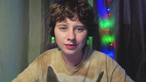 Evie online show from October 19, 1:24 pm