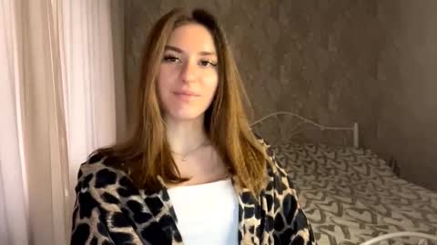 Mia online show from December 19, 10:18 am