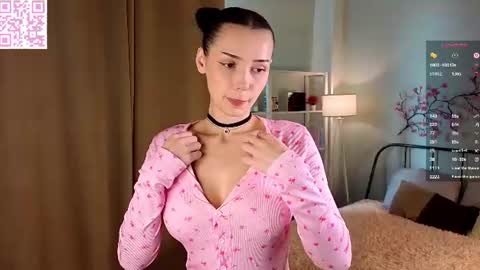 Lynna online show from July 16, 11:15 am