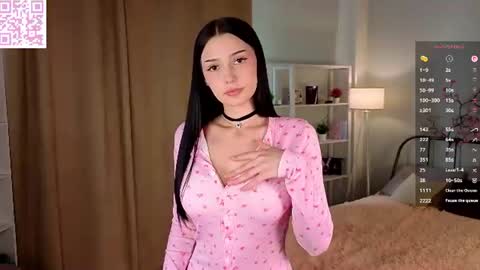 Lynna online show from July 11, 11:32 am