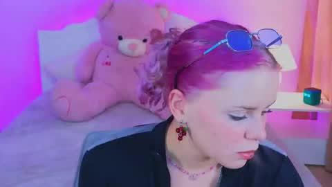 Snapshot of ofelia_rose chatting on October 10, 9:47 am Ofelia 3 online show from October 10, 9:47 am