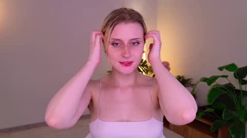 Lily online show from April 10, 2:12 pm