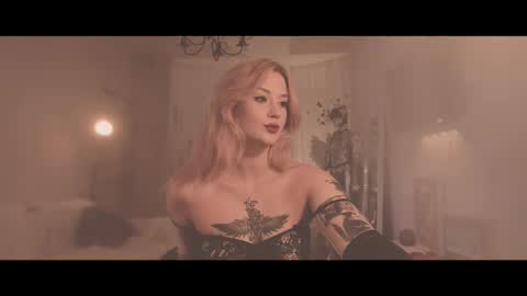 your dear Lilith Chapman online show from March 25, 4:10 pm