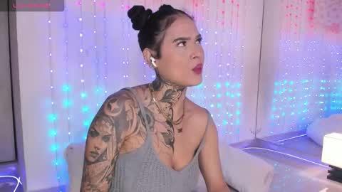 ohyesly_ online show from September 22, 11:30 am