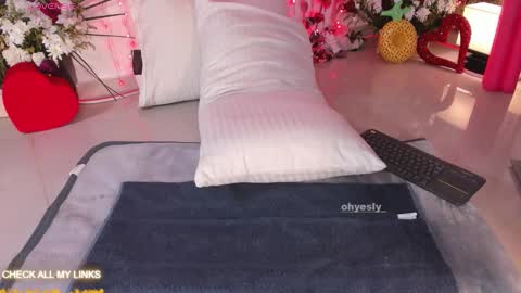 ohyesly_ online show from February 20, 10:17 am