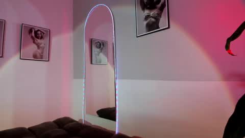 Olivia Collins online show from May 29, 11:08 am
