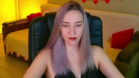 Snapshot of olivia_daze chatting on October 6, 7:51 pm olivia_daze online show from October 6, 7:51 pm