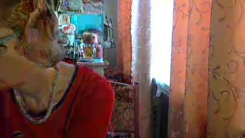 Olivia Mia online show from March 31, 9:20 am