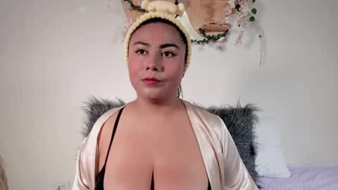 Snapshot of olivia_morrys chatting on December 19, 7:07 pm Olivia happyness online show from December 19, 7:07 pm