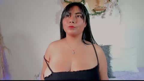 Snapshot of olivia_morrys chatting on December 30, 7:42 pm Olivia happyness online show from December 30, 7:42 pm