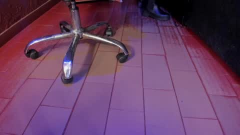 Snapshot of olivia_seex chatting on December 28, 1:17 pm online show from December 28, 1:17 pm