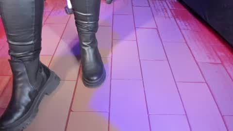 Snapshot of olivia_seex chatting on February 2, 12:24 pm online show from February 2, 12:24 pm