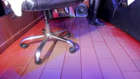 Snapshot of olivia_seex chatting on January 18, 1:18 pm online show from January 18, 1:18 pm